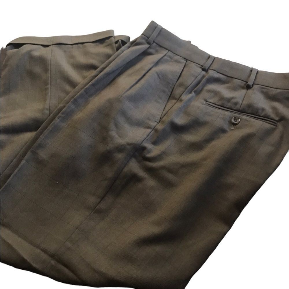 George 34. X 29 tan Dress pants pleated front cuffs excellent condition